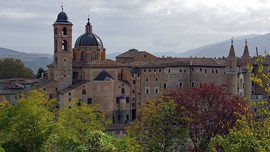 Cover articolo Cartolina da Urbino:<br>La presenza del passato nel mondo d’oggi
